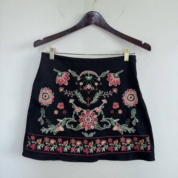 Mi Ami Marty Black Embroidered Floral Mini Skirt Womans Size M - Picture 1 of 9